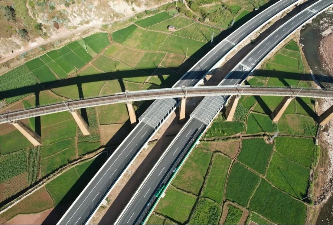 云南牟定至元谋高速公路