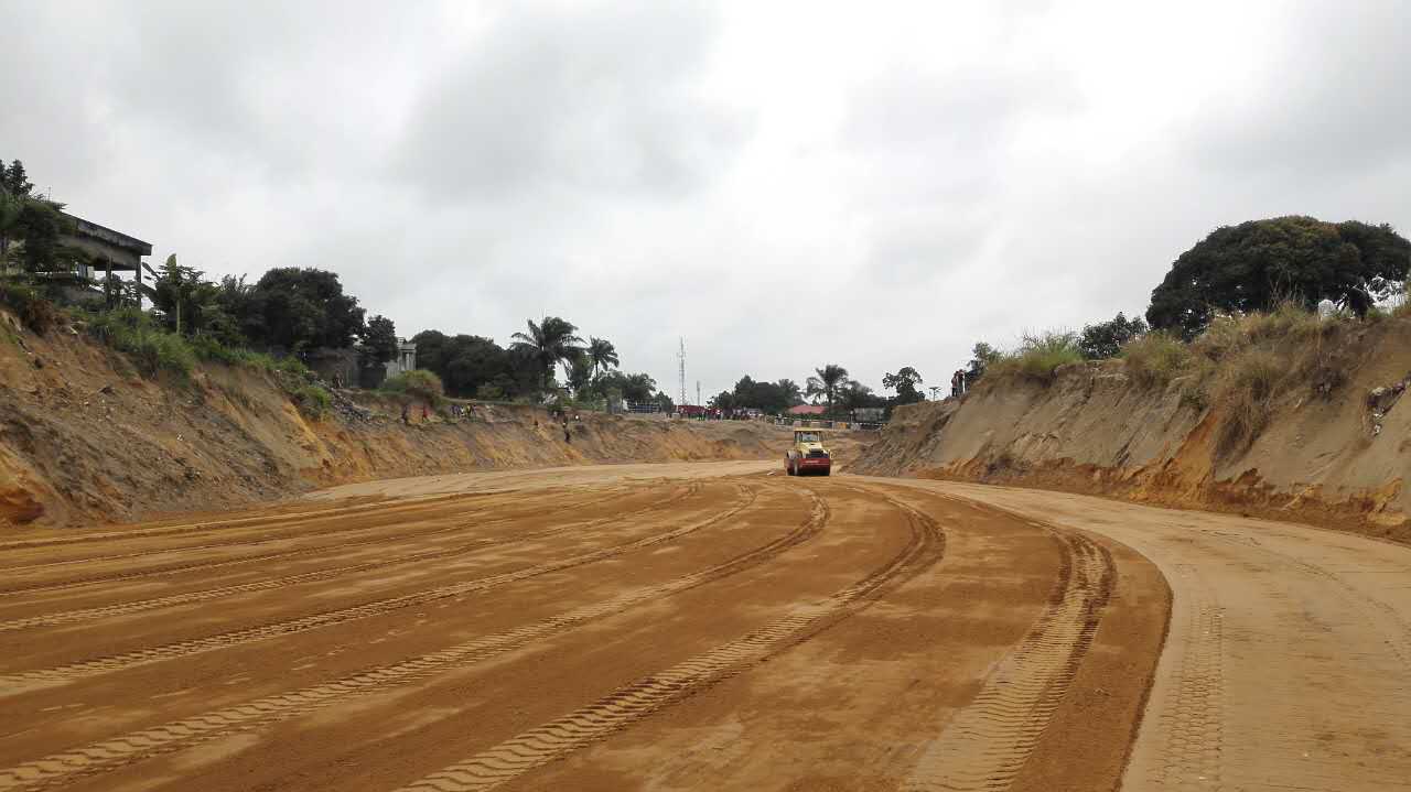 刚果（金）项目部完成填筑后的大冲沟