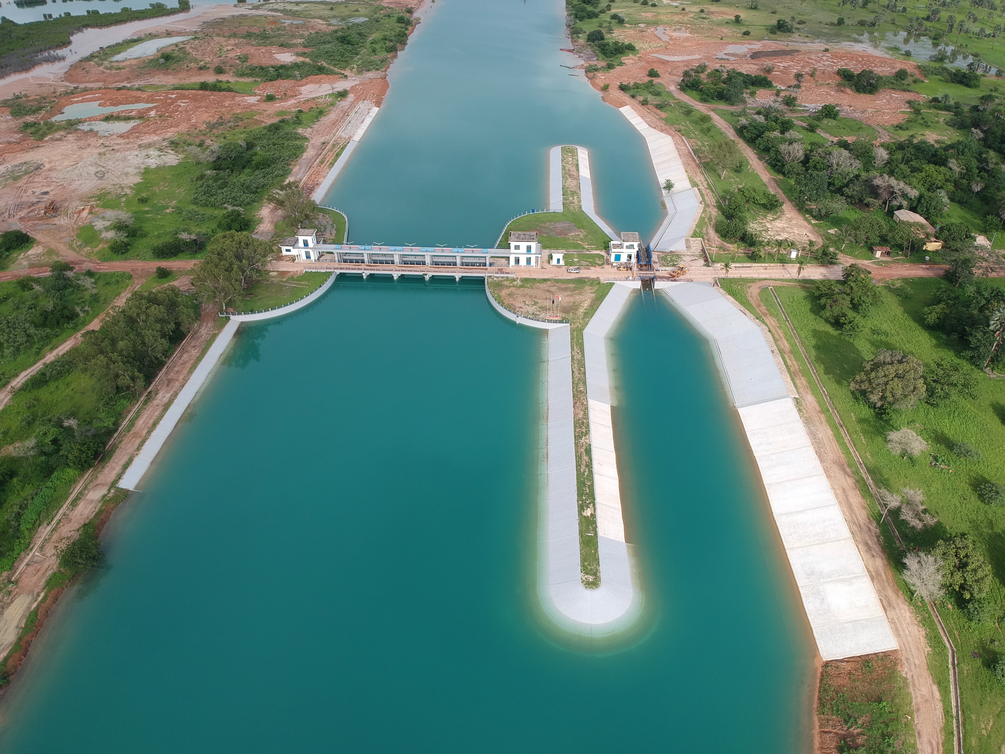 援塞内加尔阿菲尼亚姆水坝工程