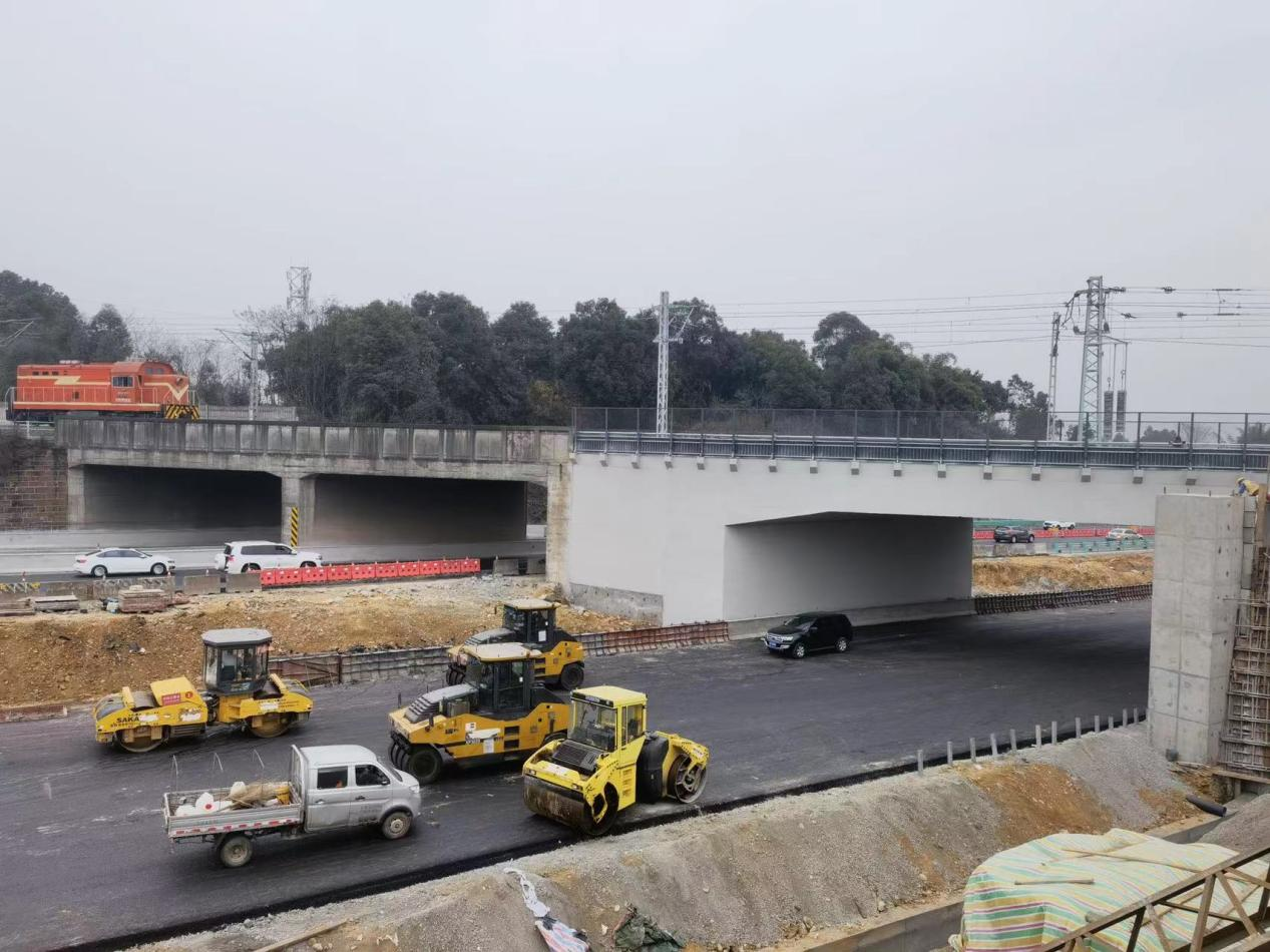 G0512线成都至乐山高速公路扩容建设项目主线下穿成昆铁路立交桥工程